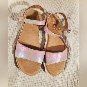 Girls Cat & Jack Flat, Open Toed, Pink Metallic Sandal Size 4